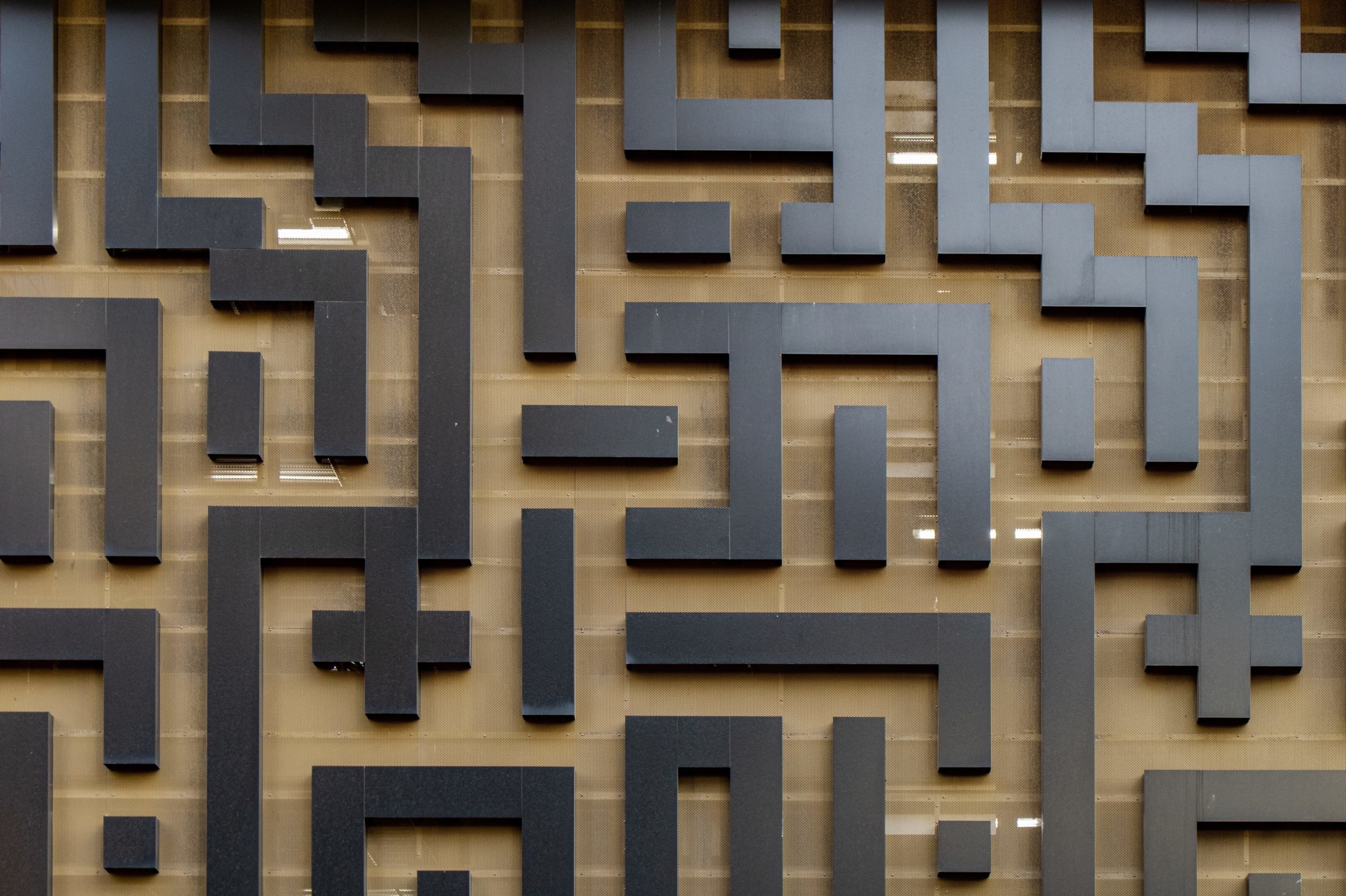 Façade retail luxe en forme de labyrinthe
