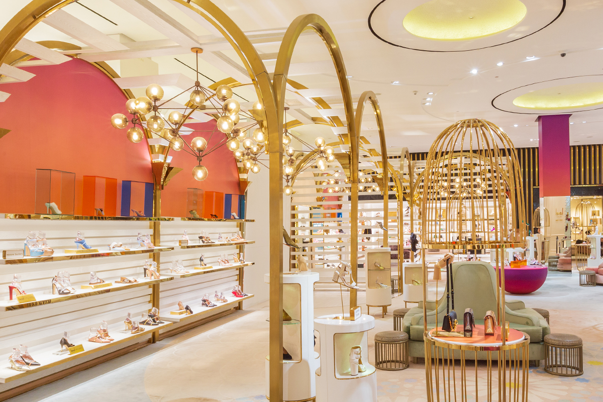 Boutique de souliers de luxe à Dubai Level Shoe District
