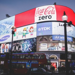 Piccadilly Circus retail contre ecommerce
