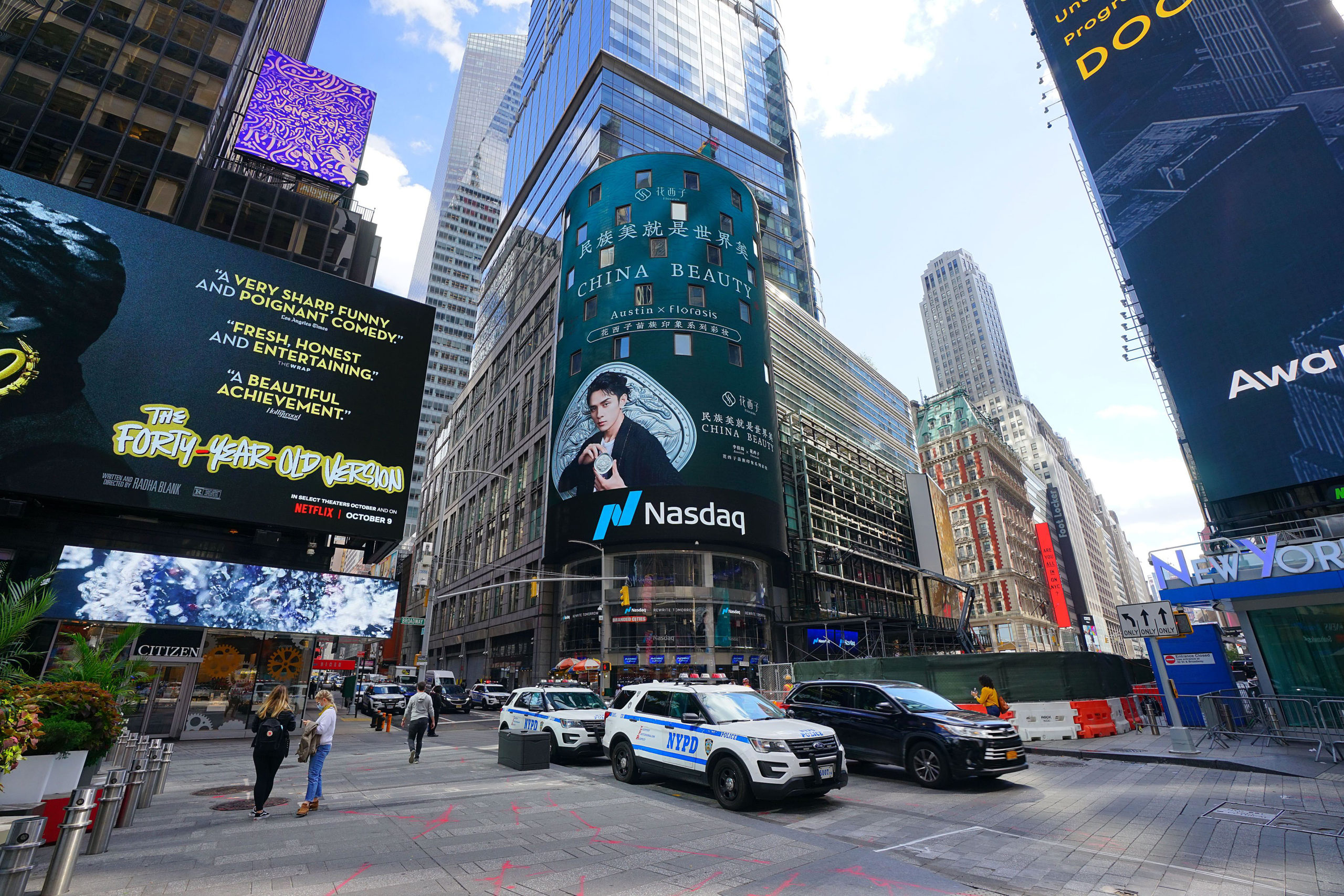 Florasis s'offre une vue imprenable sur Time Square à New York en octobre 2020